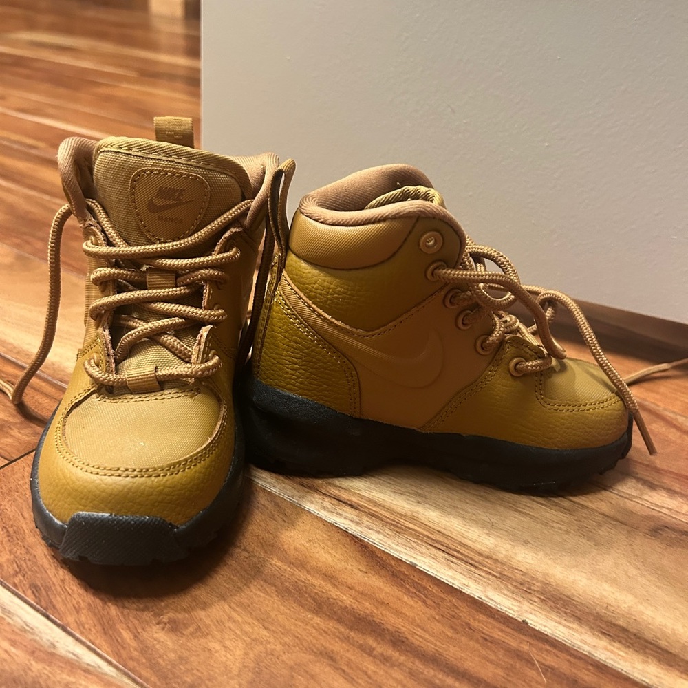 Nike Kids Brown Boots